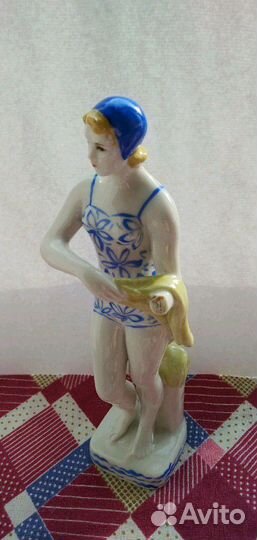 Фарфоровая статуэтка (лфз )