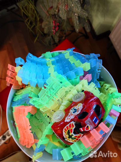 Гибкий трек с машинкой