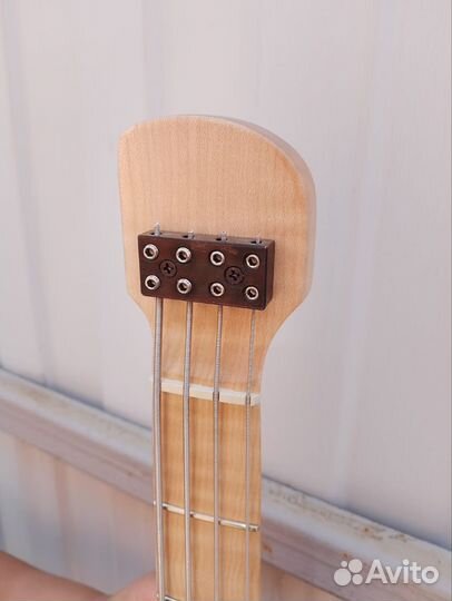 Бас гитара 