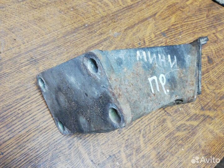 Кронштейн двигателя Митсубиси Паджеро Мини 2