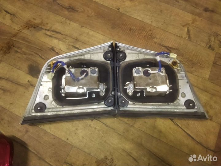 Фонарь левый/правый внутренний Lexus LX 570