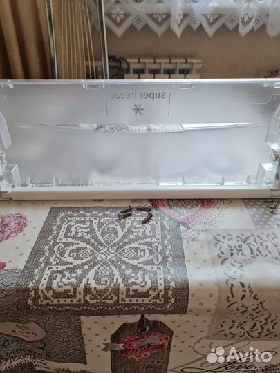 Дверка морозилки холодильника Ariston м.