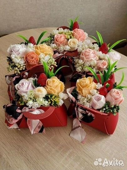 Мини букеты в кожаной сумочке