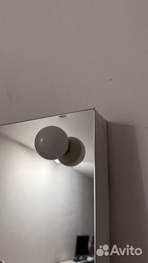 Гримерное зеркало с подсветкой (лампами)