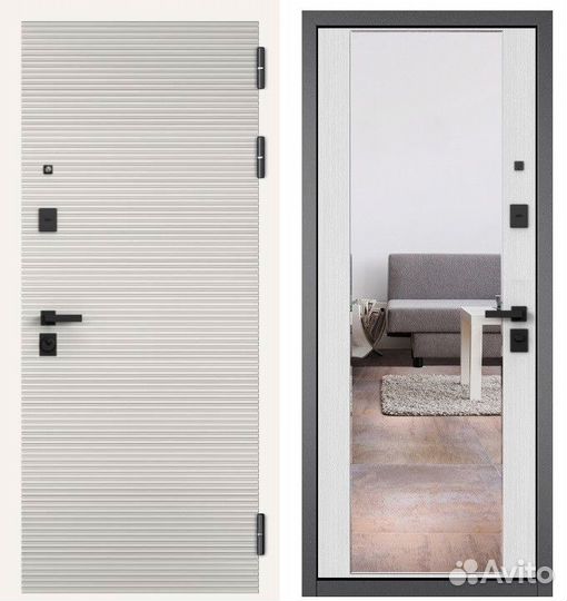 Дверь в квартиру с зеркалом