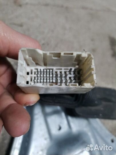 Стеклоподъемный механизм передний левый Kia