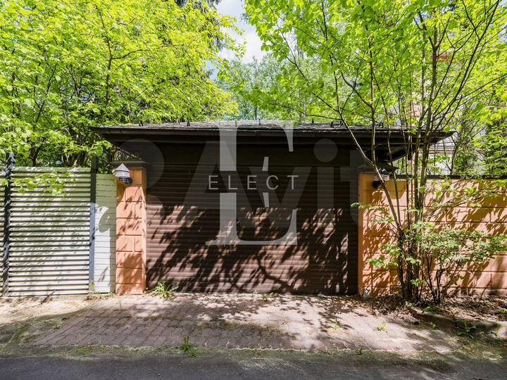 Дом 400 м² на участке 12 сот.