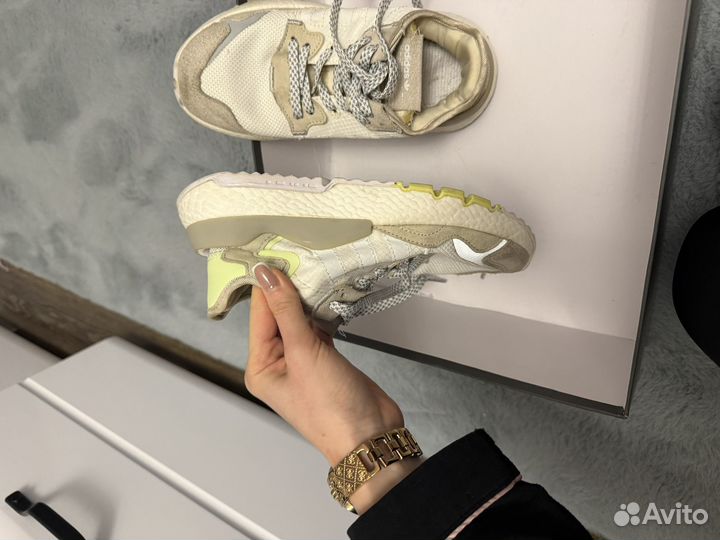 Кроссовки женские