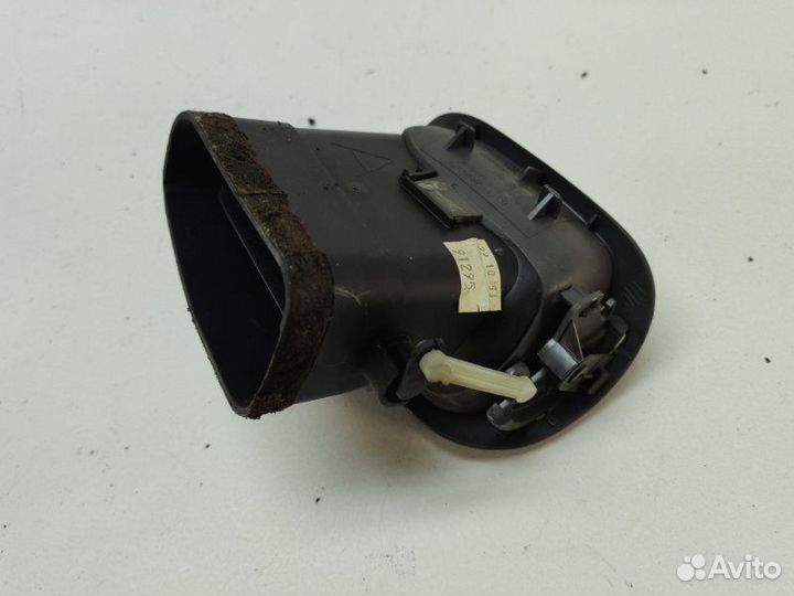 Дефлектор воздушный передний правый Peugeot 206