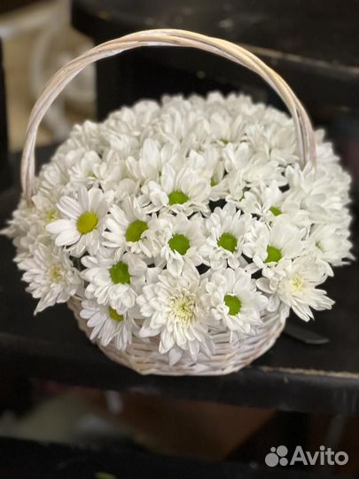 Корзина с ромашками