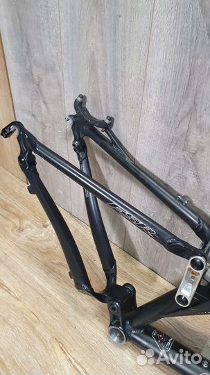 Рама двухподвес Specialized Stumpjumper, аморт Fox