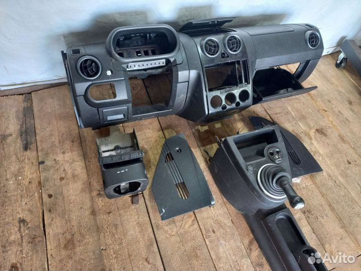 Торпедо Ford Fusion хэтчбэк 1 2005