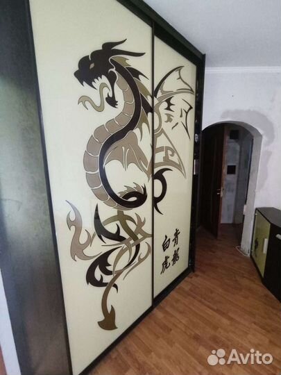 Тумба под телевизор и двери от шкафа купе