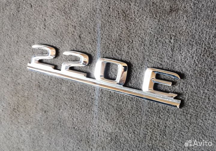 Шильда 220 Е на багажник Mercedes W124 220E Седан