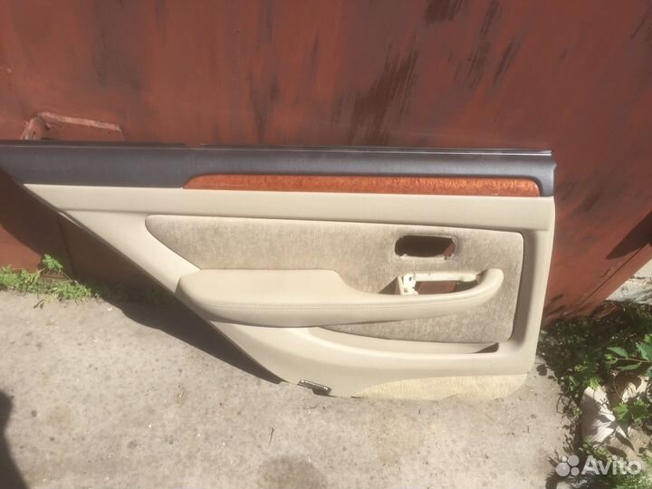 Обшивка двери, задняя левая Toyota Brevis