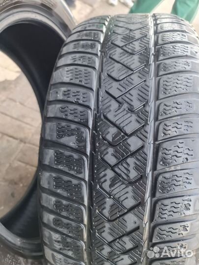 Pirelli Carrier Winter 245/45 R18 100