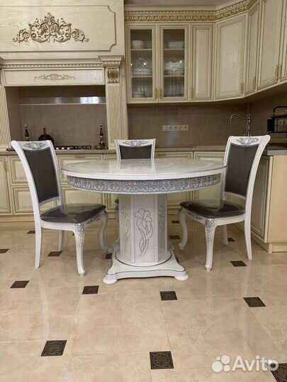 Кухонный стол