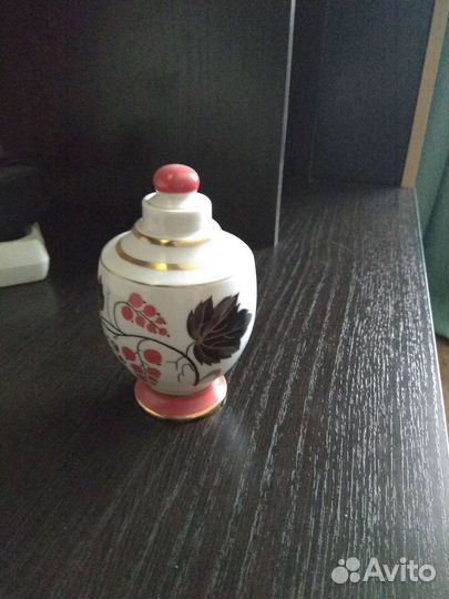 Антикварный фарфоровый сосуд