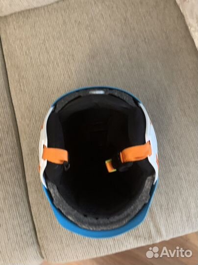 Шлем для котания на лыжах