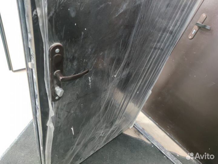 Дверь входная металлическая от застройщика 95/205