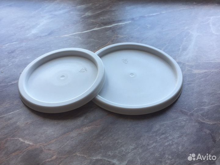 Крышки пластиковые для мерных стаканов новые