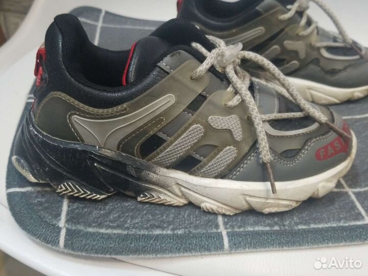 Кроссовки б/у 31р