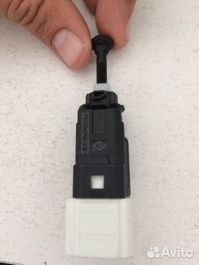 Датчик включения стоп-сигнала Logan, Largus