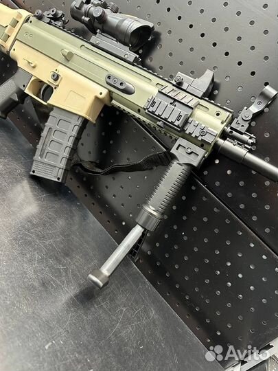Автомат Scar-L на орбизах