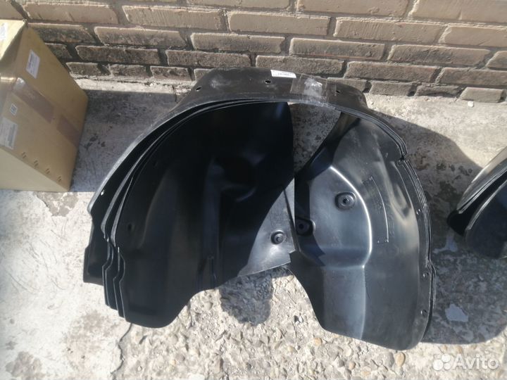 Новый комплект задних подкрылок Renault Duster II