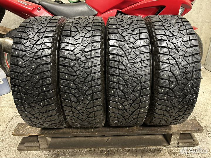 Bridgestone Blizzak Spike-02 SUV 215/65 R16 98T
