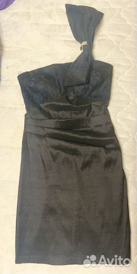 Платье черное с бантом на одно плечо