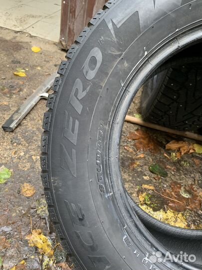 Pirelli Ice Zero SUV 215/65 R16