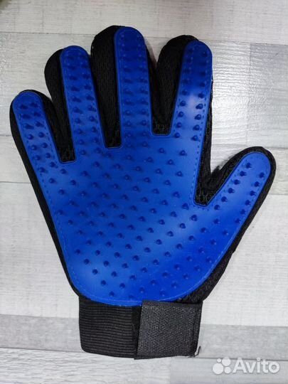 Перчатка для вычесывания шерсти