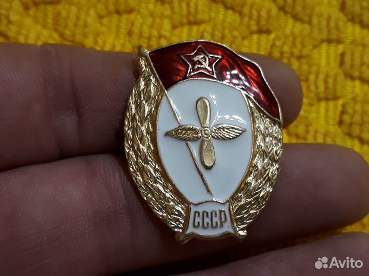 Знак Авиационное военное училище
