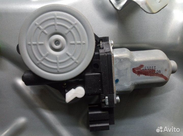 Стеклоподъемник передний правый Nissan X-Trail M9R