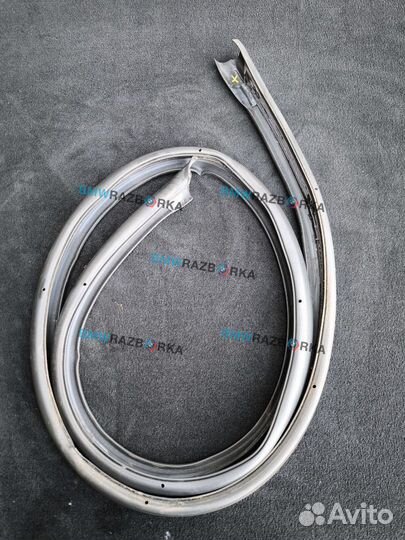 Уплотнитель дверного проема передний правый BMW i8