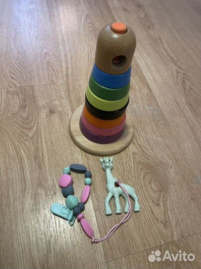 Пирамидка, грызунок, деревянный фотоаппарат