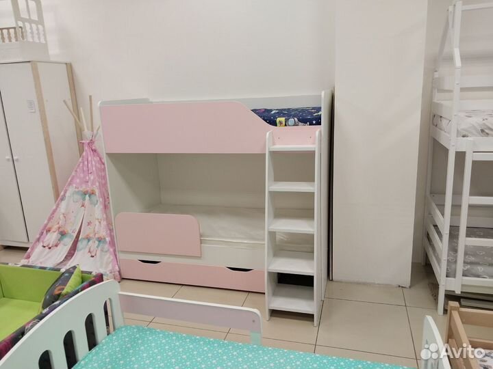 Двухярусная кровать