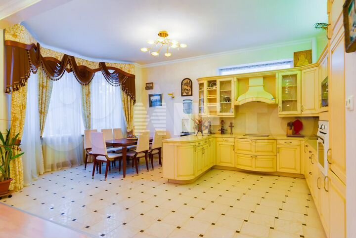 Дом 400 м² на участке 15 сот.