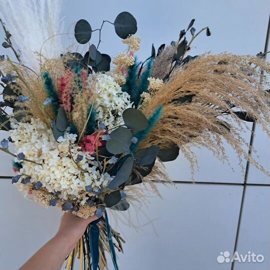 Букет из сухоцветов и стабилизированных цветов