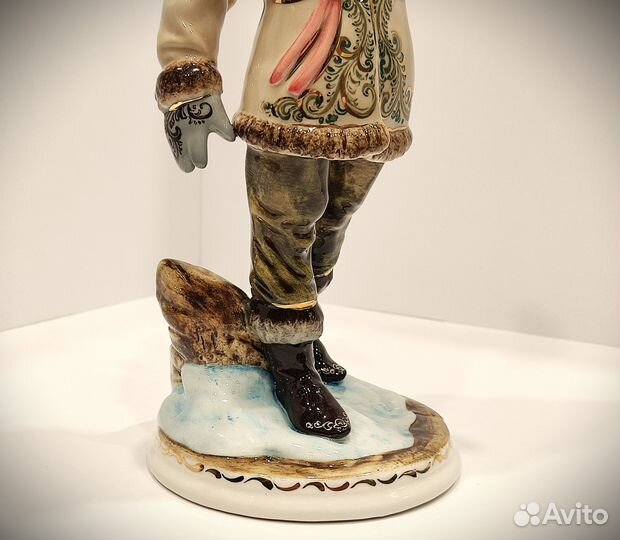 Фарфоровая статуэтка Соколиная охота