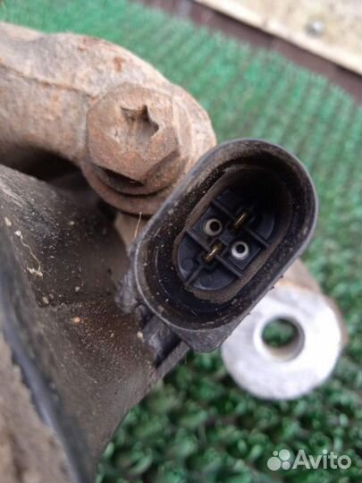 Суппорт задний левый Nissan Qashqai J11 MR20DD 2.0