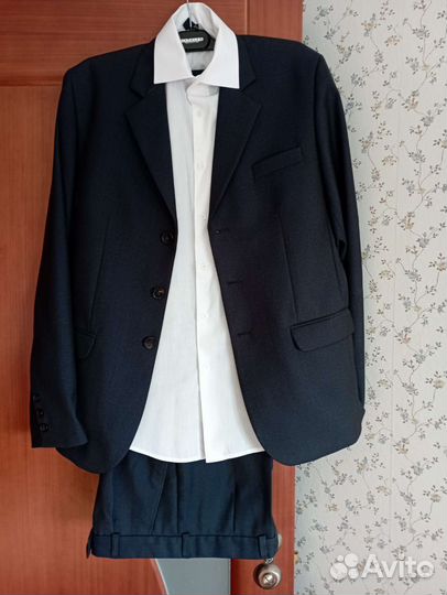 Костюм (из 3х предметов рубашка, брюки, пиджак)