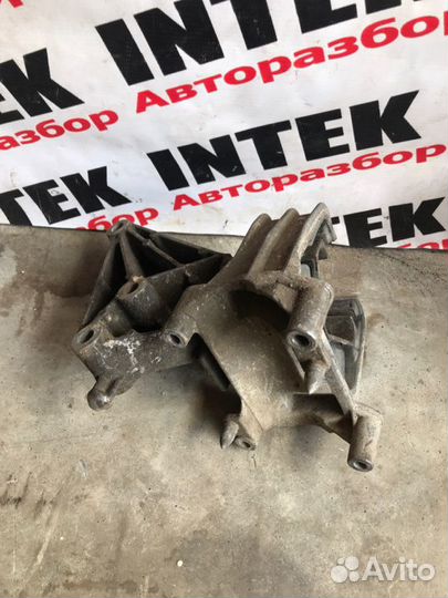 Опора двигателя правая Opel Vectra B 2.2 2001