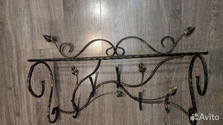 Вешалка кованая настенная