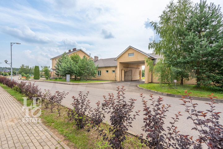 Дом 582,6 м² на участке 29,2 сот.