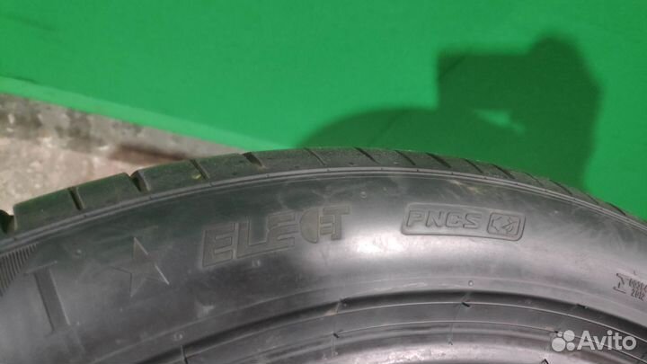 Pirelli P Zero PZ4 275/40 R22 107Y