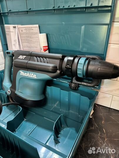 Отбойный молоток makita HM 1213 с