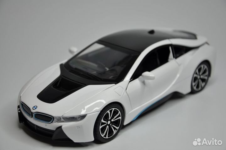 Модель автомобиля BMW i8 металл
