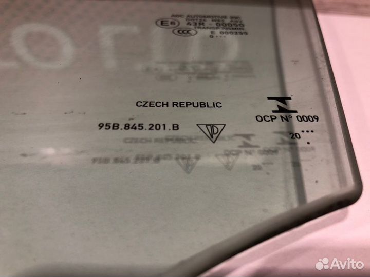 Стекло двери передней левой Porsche Macan 95B DLZ